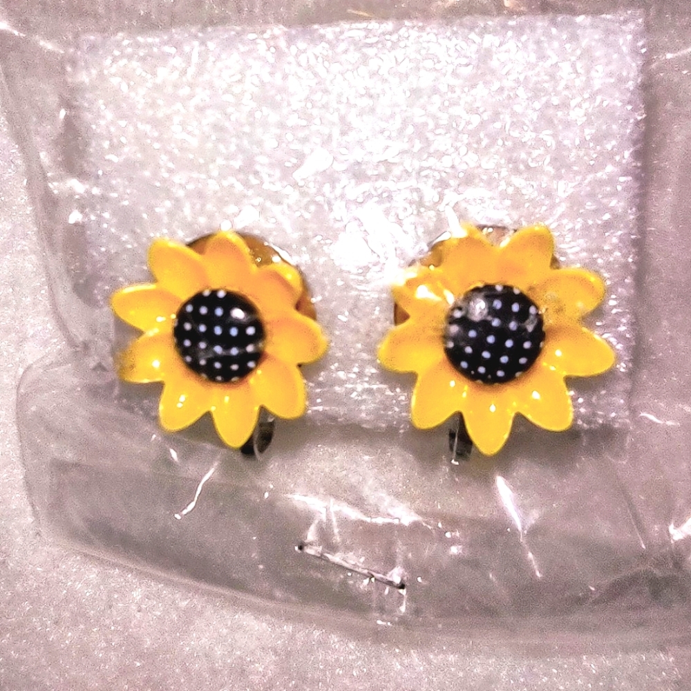 Clip-on Sunflower Resin Earrings